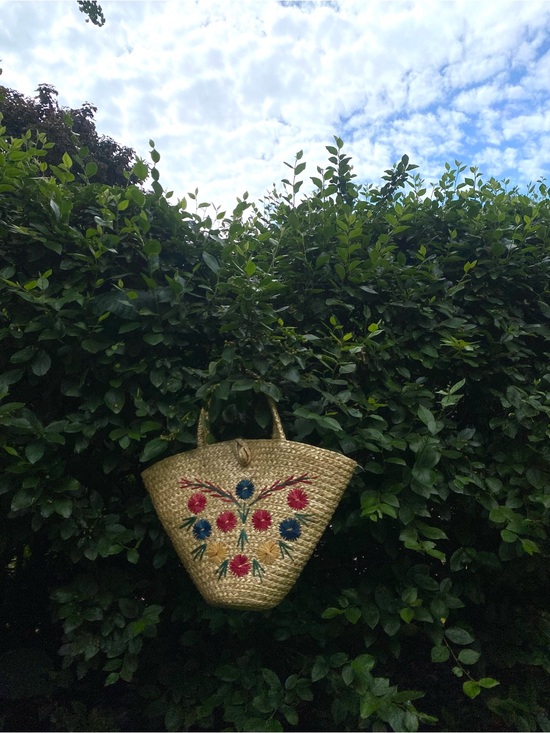 Handbags - Cute vintage straw handbag with embroidery